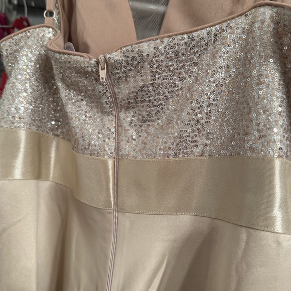 Formal gown - Picture 4 of 6